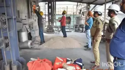 धमधा: दुर्ग पुलिस ने 9 टन दस्तावेजों को किया आग के हवाले
