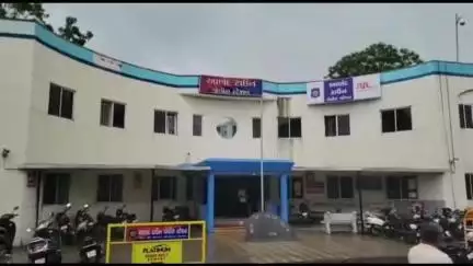 આણંદ શહેર: છેલ્લા પાંચ વર્ષથી નાસ્તા ફરતા આરોપીને પકડી પાડતી આણંદ પેરોલ ફર્લો