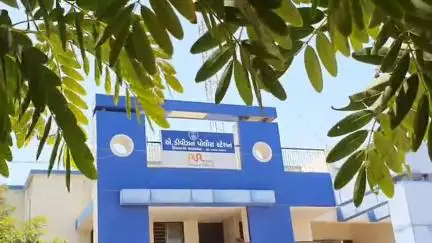 હિંમતનગર: શહેરના સૂર્યોદય બંગલોઝ વિસ્તારમાં કચરો સળગાવવાની બાબતે મારામારી, લોખંડનો  સળીયો માર્યો