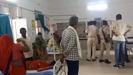 मझौली: मझौली थाने के सामने दो बाइकों के बीच हुई टक्कर, दो लोग हुए घायल