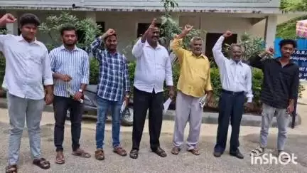 ట్రాఫిక్ సమస్యకు గుదిబండగా మారిన మదనపల్లి టమోటా మార్కెట్ యార్డును బయటకు తరలించాలి: సీపీఎం జిల్లా కార్యదర్శి శ్రీనివాసులు