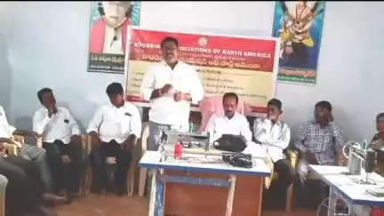 మోత్కూర్: మండల కేంద్రంలో కల్లుగీత కార్మిక సంఘం ఆధ్వర్యంలో గౌడ మహిళలకు కుట్టు మిషన్ శిక్షణ కార్యక్రమం ప్రారంభం