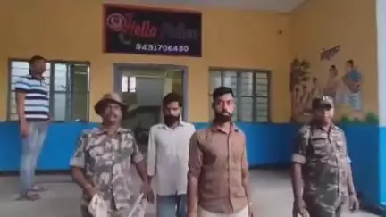 चास: कुम्हार चौक के पास ट्रक चालक से रंगदारी मांगने के आरोप में पुलिस ने 2 युवकों को किया गिरफ्तार, अन्य की तलाश जारी