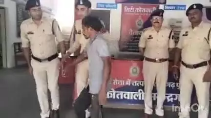 मनेंद्रगढ़ कोतवाली पुलिस ने कक्षा एक में पढ़ने वाली बच्ची के अपहरण और दुष्कर्म के आरोपी को किया गिरफ्तार