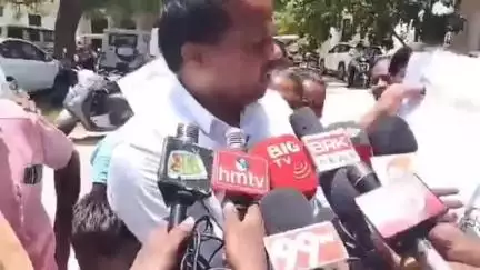 గంగాధర నెల్లూరు: రిటైర్డ్ ఆర్మీ జవాన్ తన భూమిలో చెట్లను నరికేశాడని, న్యాయం చేయాలని కలెక్టర్‌కు వినతిపత్రం అందజేసిన కొండేపల్లికి చెందిన రైతు
