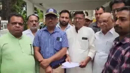 सहारनपुर: कलेक्ट्रेट पहुंचकर उद्योग व्यापार प्रतिनिधि मंडल ने 14 सूत्रीय मांगों को लेकर किया जोरदार प्रदर्शन #jansamasya