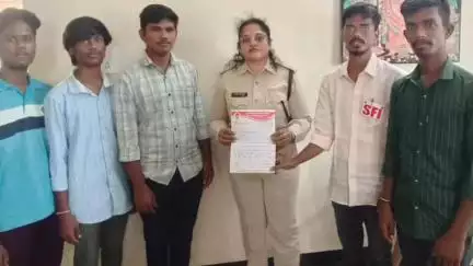 ఆదోని: పట్టణంలో ఫిట్నెస్ లేని బస్సులు నడిపితే చర్యలు తీసుకోండి: ఎస్ఎఫ్ఐ జిల్లా ఉపాధ్యక్షుడు శ్రీనివాసులు