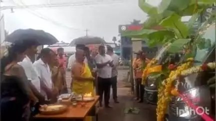 ಶಿರಸಿ: ಘನತ್ಯಾಜ್ಯ ಸಂಗ್ರಹಣಾ ವಾಹನ,‌ ಟ್ರಾಮೆಲ್ ಸಪರೇಟರ್ ಯಂತ್ರಕ್ಕೆ ನಗರಸಭೆ ಆವರಣದಲ್ಲಿ ಶಾಸಕ ಭೀಮಣ್ಣರಿಂದ ಚಾಲನೆ