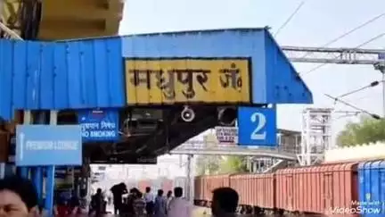 मधुपुर: मधुपुर में ट्रेन यात्रा के दौरान महिला का मोबाइल चोरी, मामला दर्ज