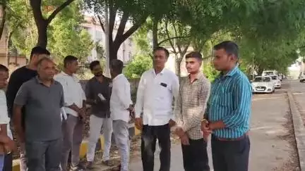 દાહોદ: ઉસરા ગ્રામ પંચાયતની ચૂંટણીને લઈને જિલ્લા કલેકટર કચેરી ખાતે આવેદન પત્ર આપવામાં આવ્યું