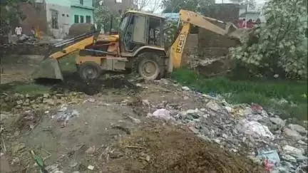 मांट: सुदामागढ़ी गांव:पोखर में पानी सड़ने की चलाई गई खबर लिया गया संज्ञान पोखर की हुई सफाई #jansamasya