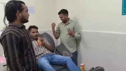 मुरैना नगर: गौसेवक एवं गौसांसद ने जन्मदिवस पर ज़िला अस्पताल में गौसेवकों के साथ किया रक्तदान, लोगों को किया प्रेरित