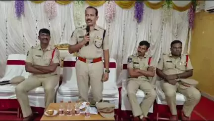 నగరంలోని ఓ ఫంక్షన్ హాల్లో హన్మకొండ ఏసిపి నరసింహారావు ఆధ్వర్యంలో బక్రీద్ పండుగకు సంబంధించి పీస్ కమిటీ మీటింగ్