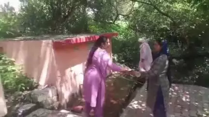 दाड़लाघाट: अर्की के देवरा पंचायत की महिला मंडल जखौली ने स्वच्छता अभियान के तहत की सफाई