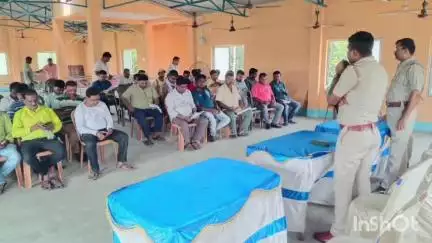 পোলবা-দাদপুর: পোলবা থানা এলাকার সমস্ত মোবাইল ও সোনার দোকানদার এবং পেট্রোল পাম্পের মালিকদের সঙ্গে বিশেষ বৈঠক করল পোলবা থানার পুলিশ