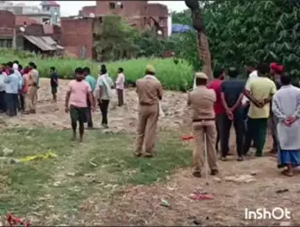 टांडा: बसखारी में तालाब पर अतिक्रमण रोकने के लिए राजस्व विभाग की कार्रवाई, नायब तहसीलदार और थाना अध्यक्ष की टीम ने की पैमाइश