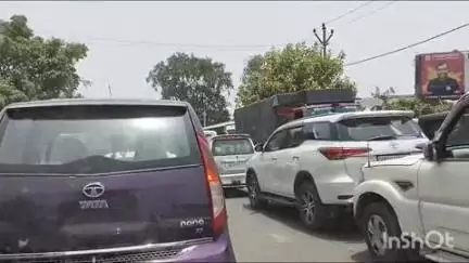 गोपालगंज: थावे-गोपालगंज मुख्य मार्ग पर भीषण जाम, तीन घंटे तक वाहन सवार रहे परेशान, डीएसपी ने कहा होगी कार्रवाई