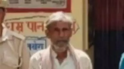 चकिया: सेमरा व अतायस्तगंज से पुलिस ने 2 वारण्टी अभियुक्तों को किया गिरफ्तार