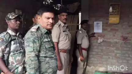 कल्याणपुर: कल्याणपुर में कोर्ट के आदेश पर तीन जगहों पर चिपकाया गया इस्तेहार