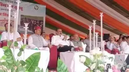 बड़सर: सीएम ने प्रदेश भर से आए वन मित्रों से किया संवाद, कहा- जंगलों में आग लगती है, ख्याल रखना