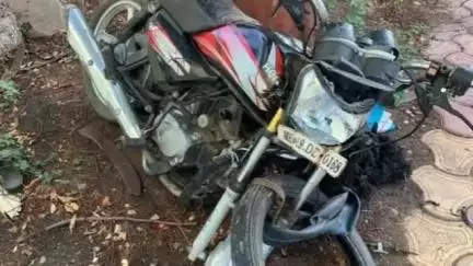 रावेर: मोठा वाघोदा गावाजवळ आयशर ट्रकच्या धडकेत दुचाकीस्वार दोनजण ठार, आयशर ट्रक पकडायला,सावदा पोलिसात गुन्हा दाखल करणे सुरू