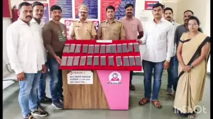 खानापूर विटा: विटा पोलिसांकडून चोरीस गेलेले आणि गहाळ झालेले 25 मोबाईल नागरिकांना परत