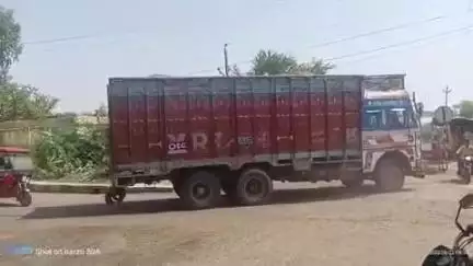 खागा: खागा पुलिस ने बुदवन प्रेमनगर मार्ग पर ओवरलोड वाहनों को किया प्रतिबंधित, सैकड़ों वाहन टोल टैक्स बचाने के लिए निकल रहे हैं