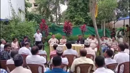 চোপড়া: আগামী ৭ই জুন ঈদ-উল-আযহা উপলক্ষে সোমবার  প্রশাসনিক ভাবে একটি শান্তি ও শৃঙ্খলা বৈঠকের এর আয়োজন করা হয়