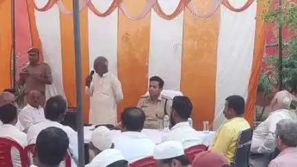 चांदपुर: हीमपुर दीपा थाना परिसर में पुलिस क्षेत्र अधिकारी चांदपुर दीपक सिंह की अध्यक्षता में आगामी त्योहारों पर गोष्ठी