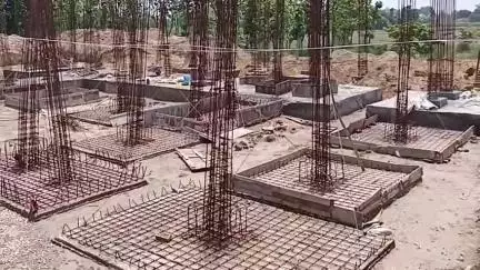 नरकटियागंज: करोड़ों रुपए की लागत से बन रहे पंचायत सरकार भवन निर्माण कार्य में अनिमितता को लेकर ग्रामीण हुए गोलबंद #jansamshya