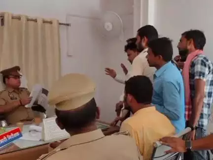 तिर्वा: सोशल मीडिया पर लोधी अवंती बाई पर आपत्तिजनक टिप्पणी को लेकर तिर्वा कोतवाली में हंगामा