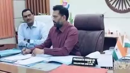 गोपालगंज: कलेक्ट्रेट परिसर में नए डीएम पवन कुमार सिन्हा ने किया योगदान, तत्कालीन डीएम प्रशांत कुमार सीएच ने दिया प्रभार