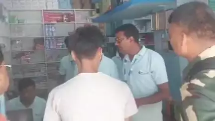 বালুরঘাট: অতিরিক্ত ধূমপানে হয়েছিল ফুসফুসে সংক্রমণ, সিগারেটের টাকা দিয়েই হাসপাতালের রোগীদের ওষুধ কিনে দিলেন উত্তমাশার ব্যবসায়ী