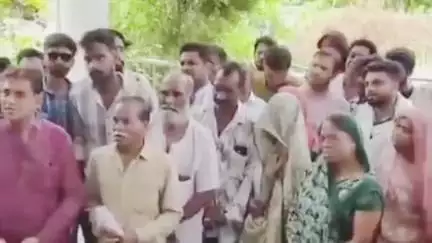 रतलाम: मित्र निवास कॉलोनी में 5 दिन पहले हुई हत्या का अब तक नहीं चला पता, परिजनों ने एसपी ऑफिस पहुंचकर की गिरफ्तारी की मांग