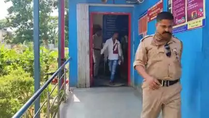 নারায়ণগড়: বাসের ভেতর মানিব্যাগ থেকে টাকা এবং এটিএম চুরি। বেলদাতে তিন মহিলাকে আটক করে পুলিশের হাতে তুলে দিল কয়েকজন