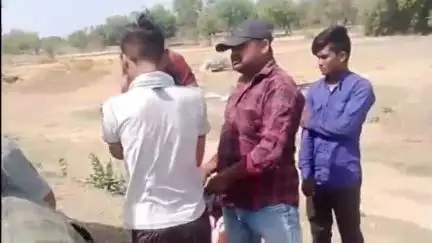 सतना: तिघरा के पास दर्शनार्थियों से भरा पिकअप पलटा, दर्जन भर यात्री घायल, अस्पताल में भर्ती