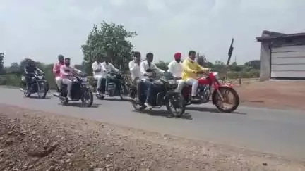 सुवासरा: विधायक हरदीप सिंह डंग ने सुवासरा विधानसभा क्षेत्र में शुरू की जनदर्शन यात्रा, ग्रामीणों से की मुलाकात