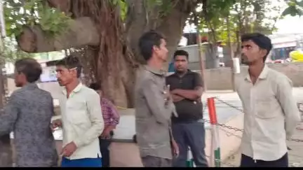 बिलग्राम: मटियामऊ तेरवाकुल्ली रोड पर दो बाइकों की भिड़ंत में एक अधेड़ की मौत, दो लोग गंभीर रूप से घायल