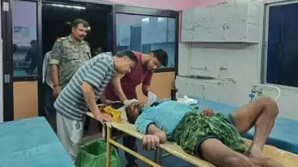 भंडरा: भंडरा-बेड़ो मार्ग पर नवडीहा मोड़ के पास अज्ञात वाहन की टक्कर से एक व्यक्ति घायल, पुलिस ने पहुंचाया अस्पताल