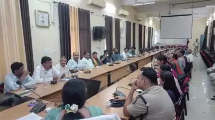 छतरपुर नगर: आगामी त्योहारों के मद्देनज़र कलेक्ट्रेट सभाकक्ष में हुई शांति समिति की बैठक, दिए गए निर्देश