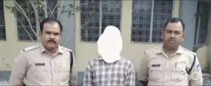 बमोरी: अड़ीबाज़ी कर पैसे मांगने के मामले में फ़रार चल रहे एक आरोपी को धरनावद थाना पुलिस ने किया गिरफ़्तार