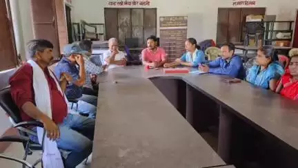 सेन्हा: पंचायत भवन में बकरीद को लेकर मुखिया की अध्यक्षता में शांति समिति की बैठक, नमाज व पुस्तकालय खोलने पर चर्चा