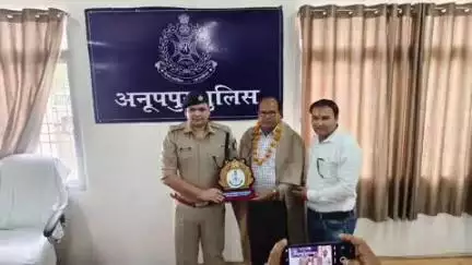 अनूपपुर: एसपी कार्यालय में ASI को सेवानिवृत्त होने पर दी गई भावभीनी विदाई