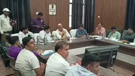 डीग: गृह राज्य मंत्री जवाहर सिंह बेढ़म ने पंचायत समिति डीग के वीसी कक्ष में अधिकारियों के साथ की बैठक, दिए निर्देश
