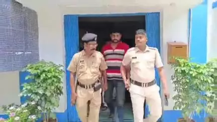 হাবড়া ২: ধর্ষণের অভিযোগে গুমা এলাকা থেকে গ্রেপ্তার অভিযুক্ত শিক্ষক