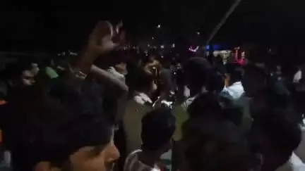 হাবরা ১: মহিষা এলাকায় দুর্ঘটনার শিশুর মৃত্যু প্রতিবাদে রাস্তা অবরোধ করে বিক্ষোভ