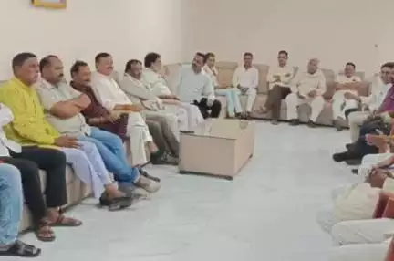 गाडरवारा: कैबिनेट मंत्री राव उदय प्रताप सिंह का गाडरवारा स्थित निज निवास पर आगमन