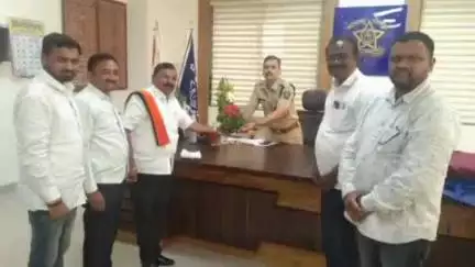 बुलढाणा: पोलीस अधीक्षक कार्यालय येथे पोलीस अधीक्षक निलेश तांबे यांची भाजप जिल्हाध्यक्ष विजयराज शिंदे यांनी घेतली भेट