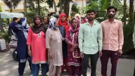 सहारनपुर: पुलिस लाइन में ग्राम आसरा खेड़ी निवासी ग्रामीणों ने एक व्यक्ति पर लगाया मारपीट का आरोप की कार्रवाई की मांग #jansamshya