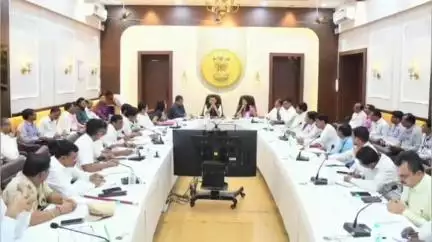 अमरावती: जिल्हा नियोजनचा निधी प्राधान्याने खर्च करावा, जिल्हाधिकारी आशिष येरेकर